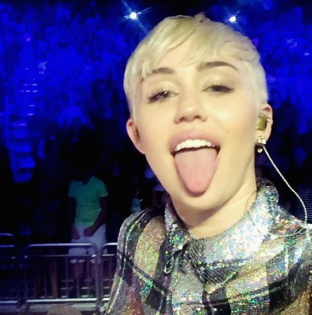 essayer de parler avec miley cyrus J'éspère que vous aimez la partie quand nick parle ^^ dans le prochain ça sera de nouveau avec miley bref toujours 2 com's pour être prévenu(e) et merci pour vos com's bref toujours 2 com's pour être prévenu(e) et merci pour vos com's. essayer de parler avec miley cyrus J'éspère que vous aimez la partie quand nick parle ^^ dans le prochain ça sera de nouveau avec miley bref toujours 2 com's pour être prévenu(e) et merci pour vos com's bref toujours 2 com's pour être prévenu(e) et merci pour vos com's.