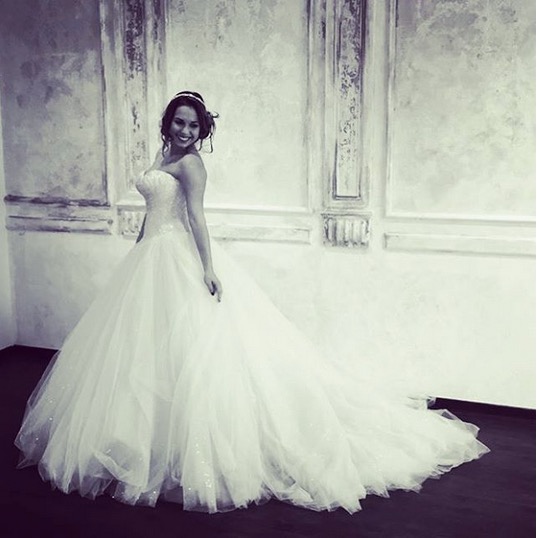 Alors, comment trouvez,vous Stéphanie en robe de mariée? N\u0027est,elle pas sublime?