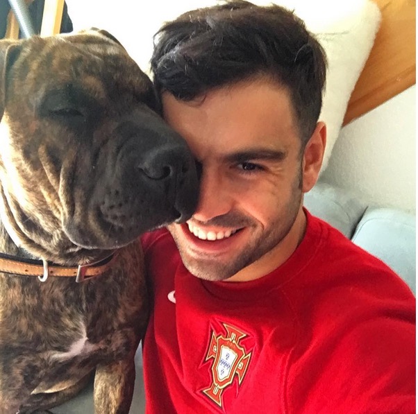 Exclu Ricardo Et Nehuda Leur Chien Tyson Lâchement