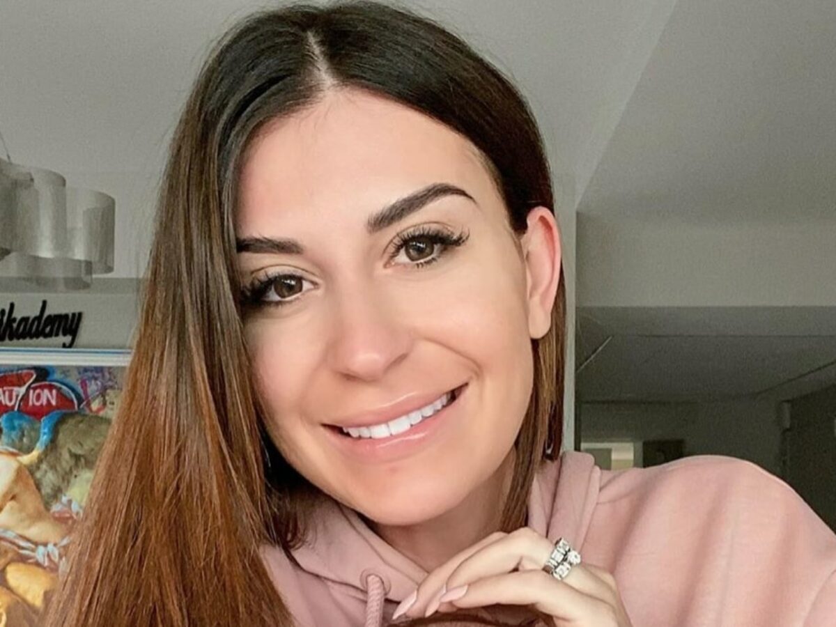 Pourquoi Martika Demenage De Dubaï Mamans&Célèbres : Martika cambriolée, elle décide d'aller vivre à Dubaï  avec sa famille - Gossip