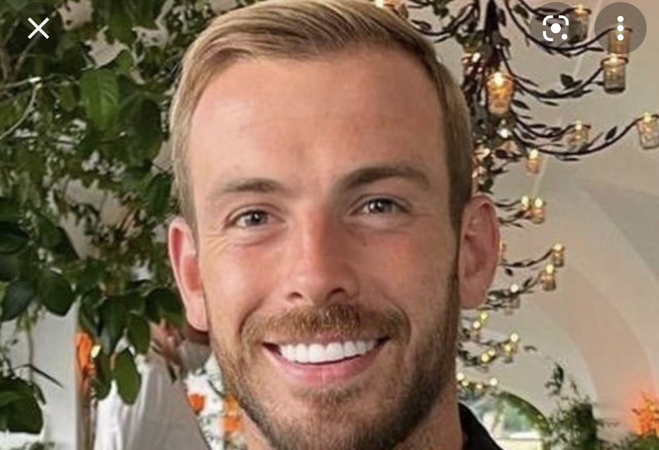 Julien Bert fête son anniversaire...et se blesse avec une bouteille de