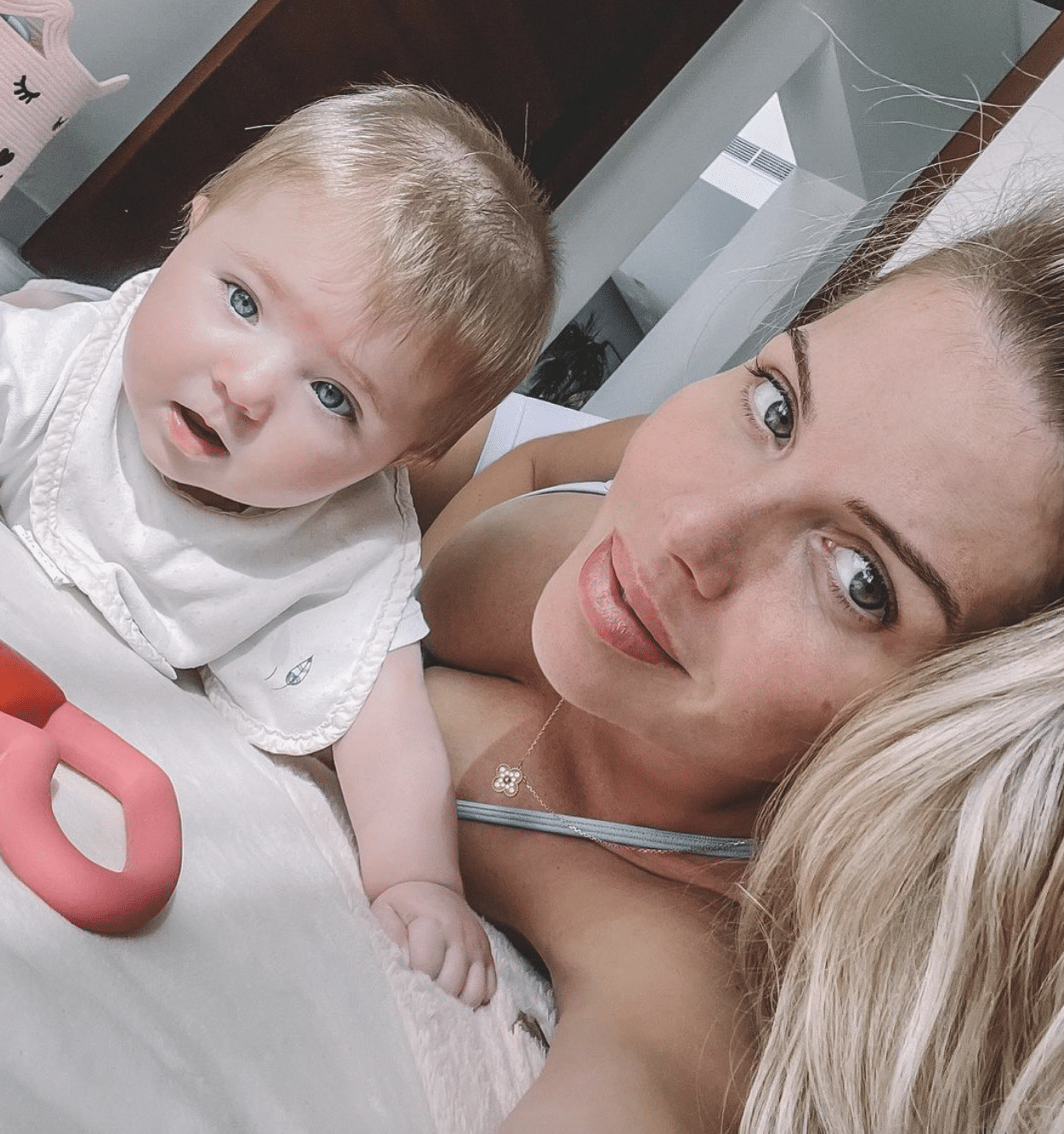Pourquoi On Ne Voit Jamais La Mère De Jessica Thivenin Jessica Thivenin : inquiète pour la santé de sa fille, elle consulte un  spécialiste - Gossip