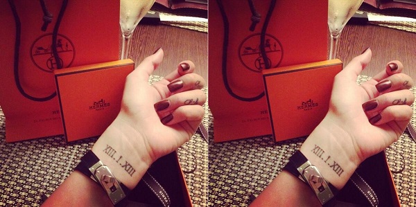 Photo Nabilla Son Bookeur Lui Offre Un Bracelet Hermes Pour Son Anniversaire Gossip Photo Nabilla Son Bookeur Lui Offre Un Bracelet Hermes Pour Son Anniversaire Gossip